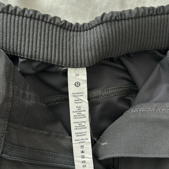 Lululemon Light Utilitech Cargo Pocket High-Rise Pant - Picture 8 of 8